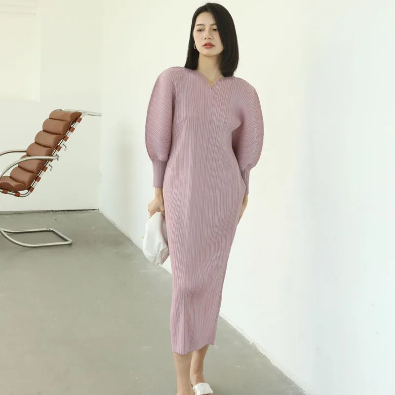 

Women Dress Miyake Pleated 2024 Early Spring New Solid Color V Neck Fashion Stretch Looose Dresses Mid Calf Length