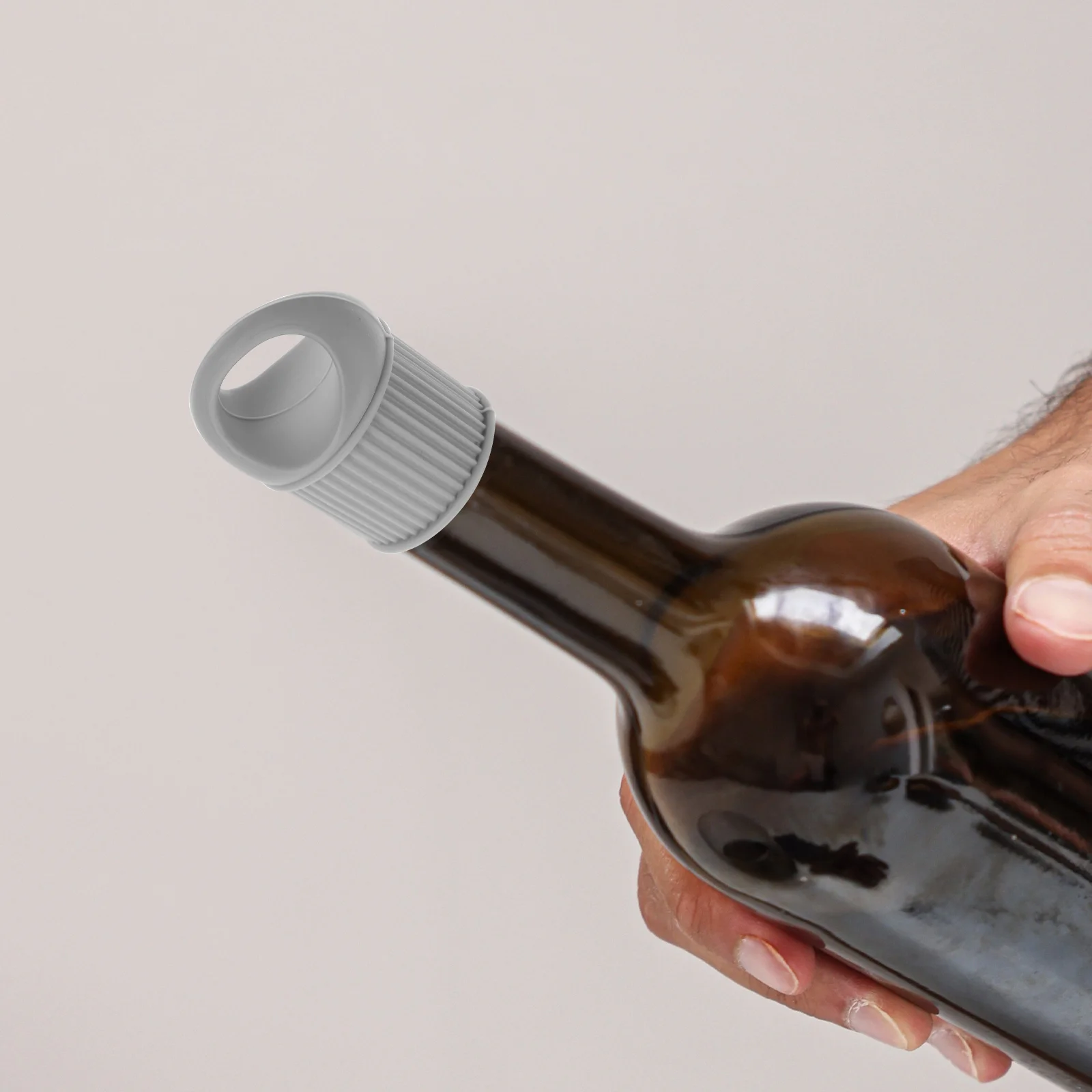 

Silicone Wine Bottle Stopper Reusable Airtight Cap for Red Wine Preservation Easy Clean Minimalist Design Gray Color