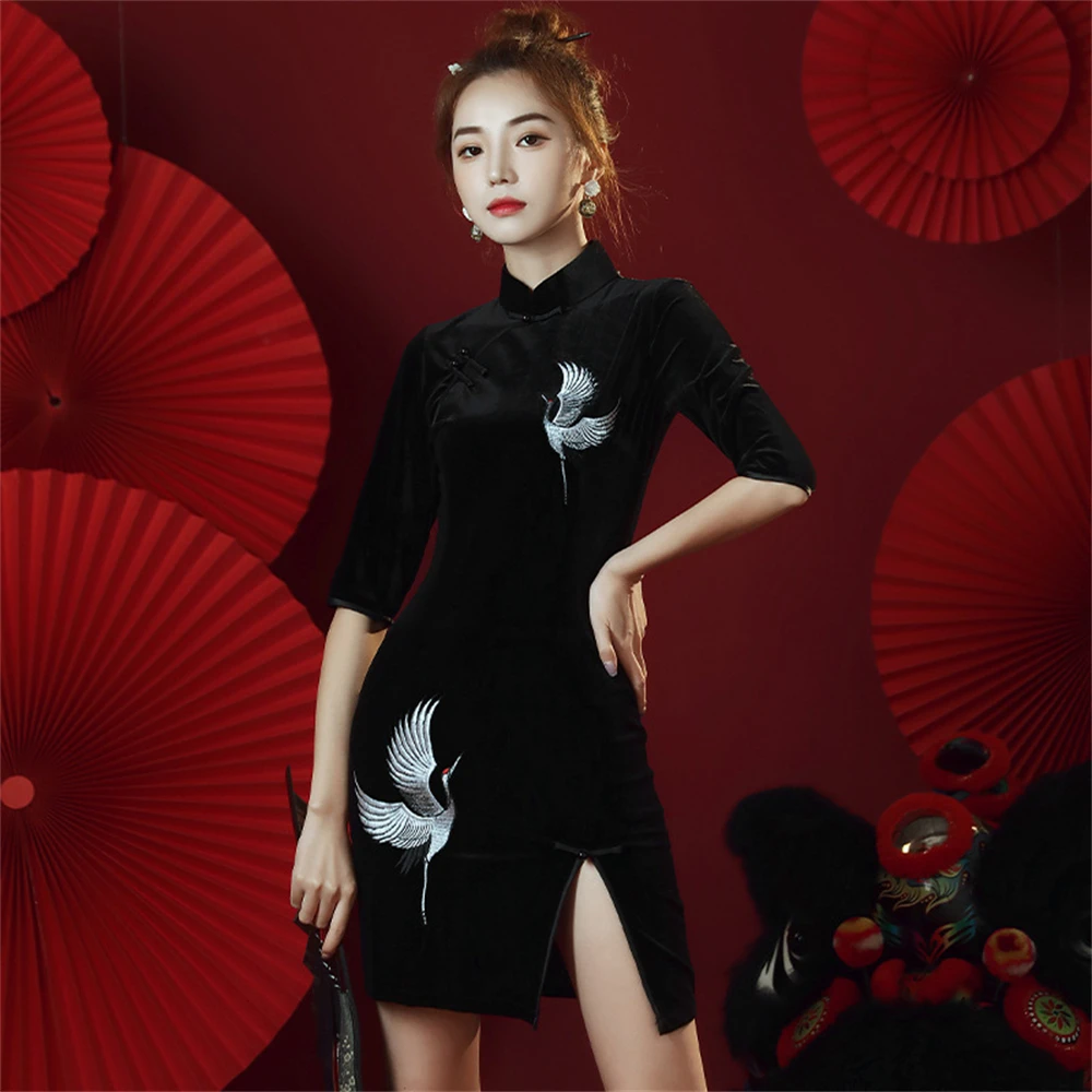 Ladies Improved Embroidery Cheongsam Dress Chinese Style Spring Autumn Young Girl Mid-sleeved Temperament Elegant Velvet Qipao