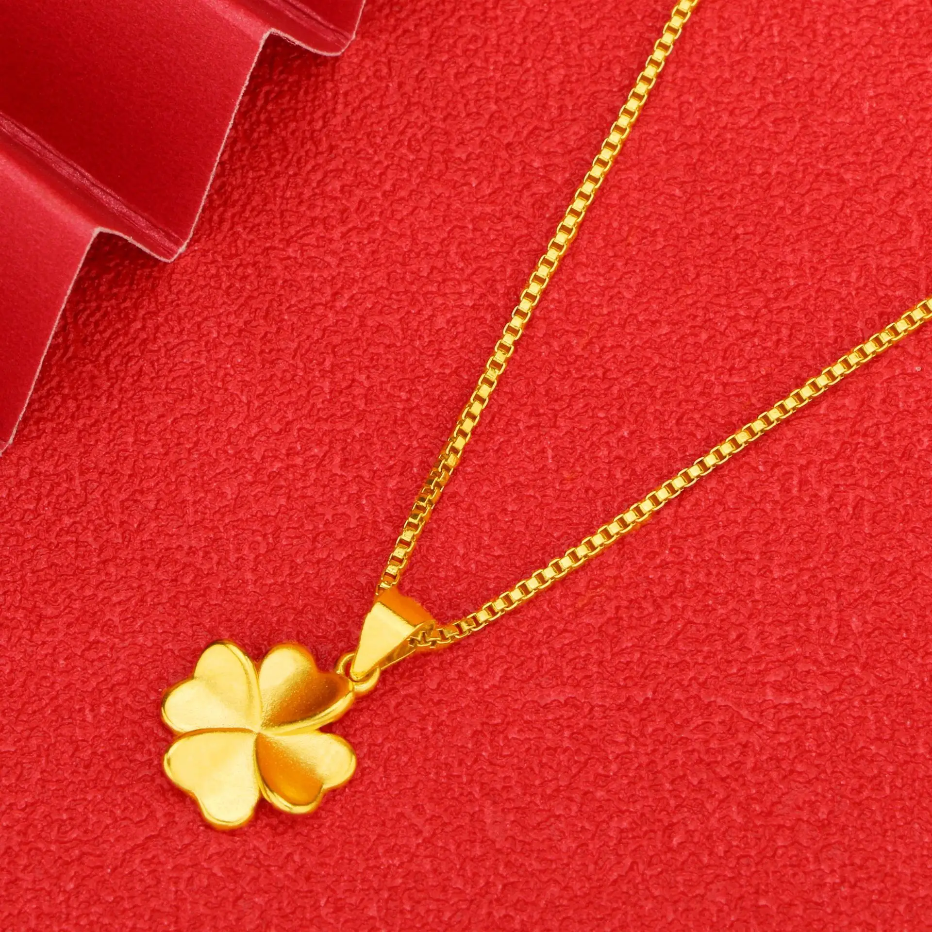 Net-red same 3D hard gold clover sand gold pendant female imitation gold jewelry gift girlfriend lucky grass necklace