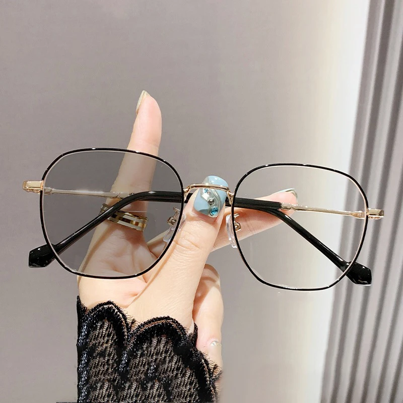 VABBON Fotoempfindliche, intelligente, farbwechselnde Brille mit Anti-Blaulicht-Funktion, großem Rahmen, kurzsichtige Damenbrille 9791 4