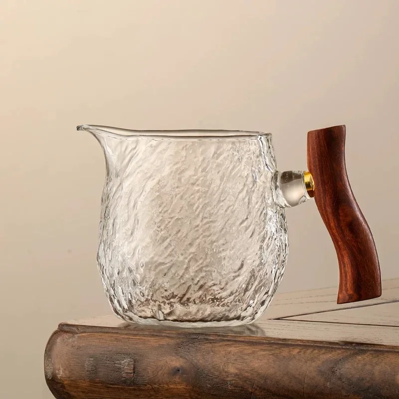 330ml Hammered Pattern Glass Fair Cup Tea Dispenser With Wood Handle Kung Fu Tea Cup Brewing Puer Chahai Tea Cup Set