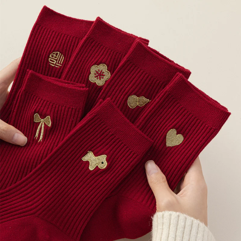 جوارب فورتشن سنة الحصان 2026 - جوارب بورجوندي مطرزة بإبرة مزدوجة، هدية زودياك المحظوظة للنساء جوارب مضحكة #1