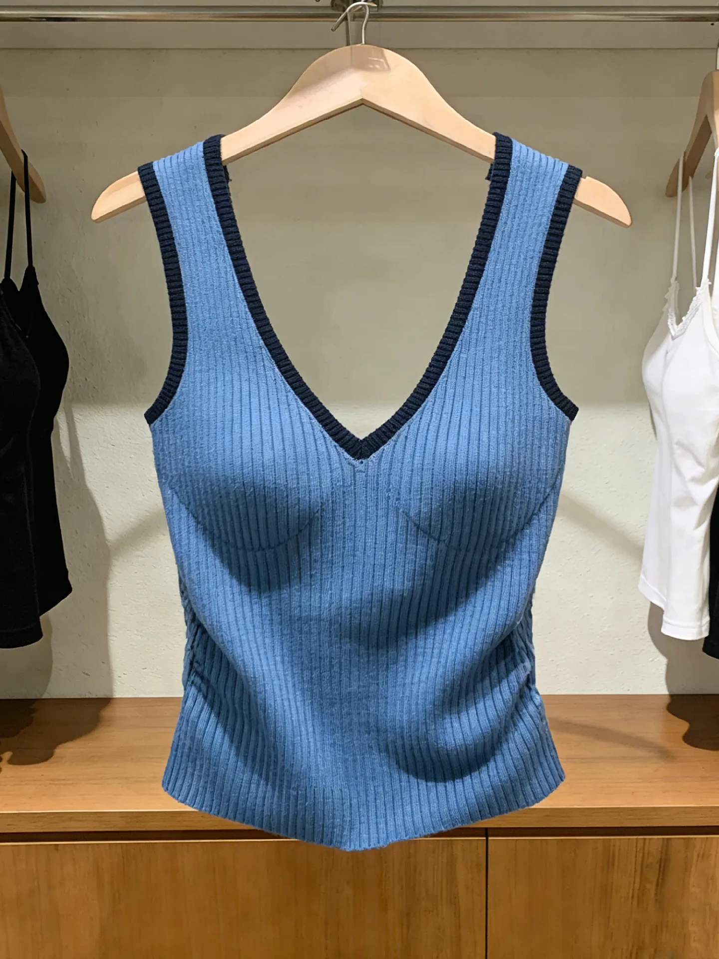 Women's High-End Strap Vest 2026 New Style Inner Wear Sleeveless Tank Top with Chest Pad Breathable H-Shape Short Length