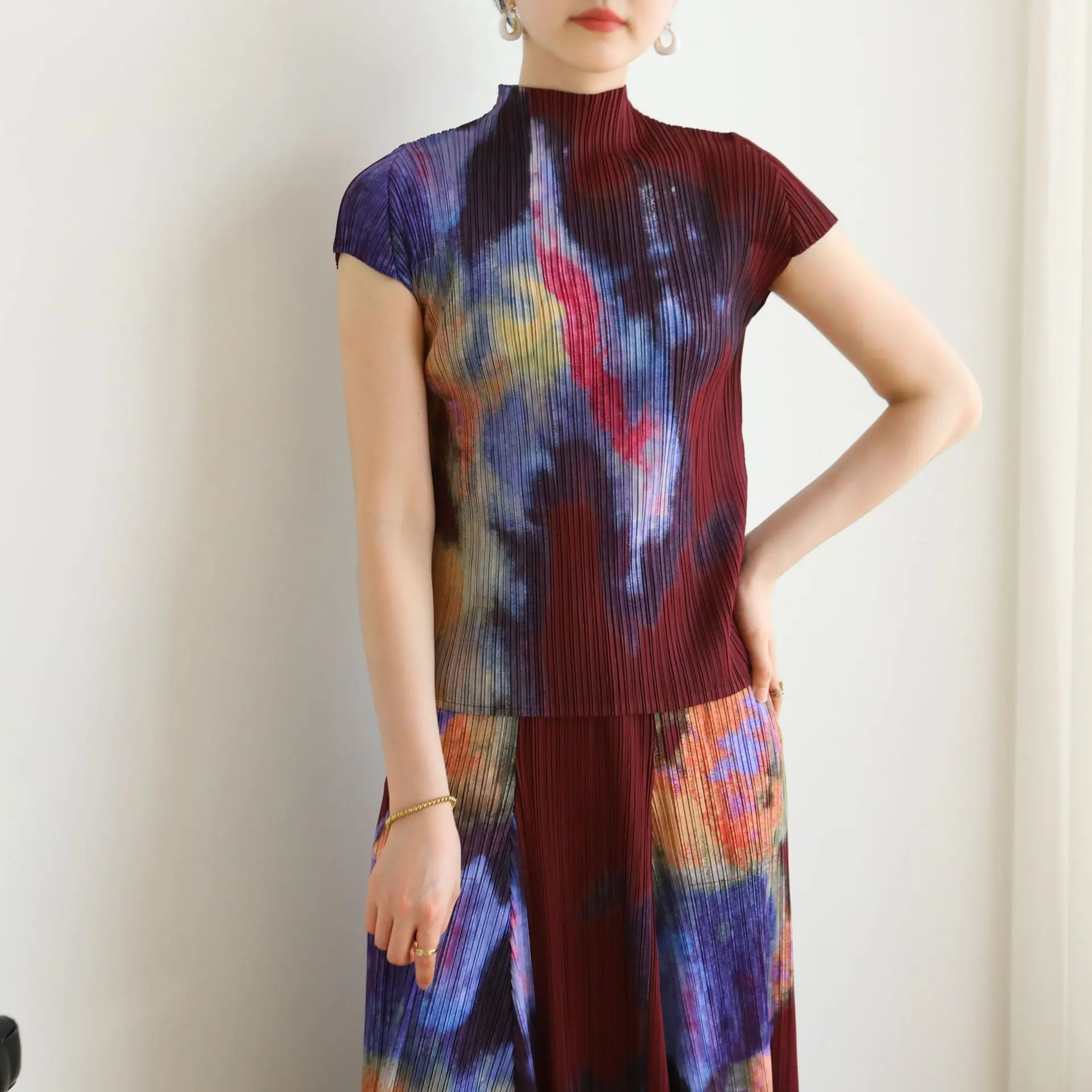 

Round neck short sleeve top high waist pleated half-body skirt two-piece set 2025 summer new Miyake women's print suit ALSEY