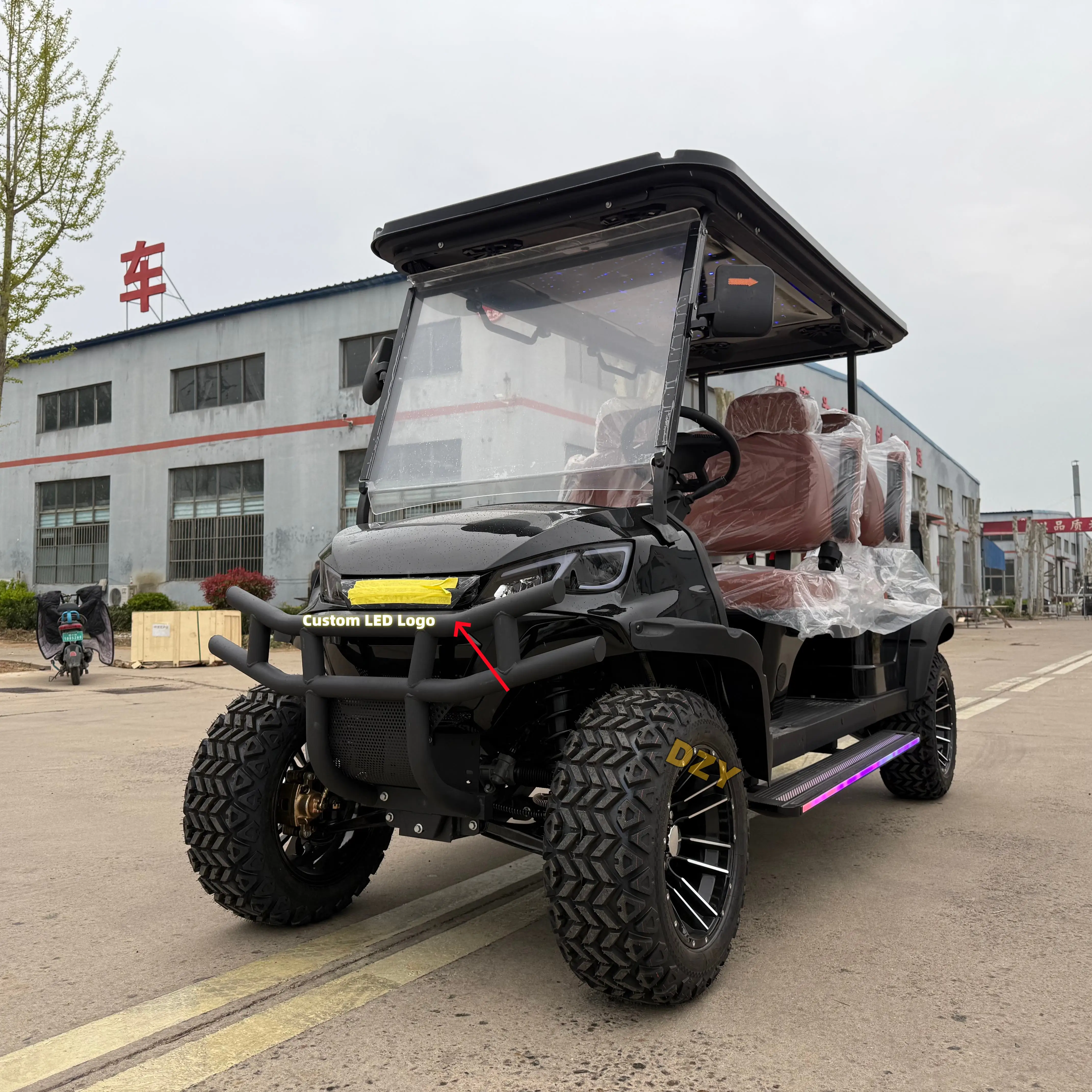Manufacturer's street legal electric golf cart The latest golf cart can be customized with wireless charging/one click start ect