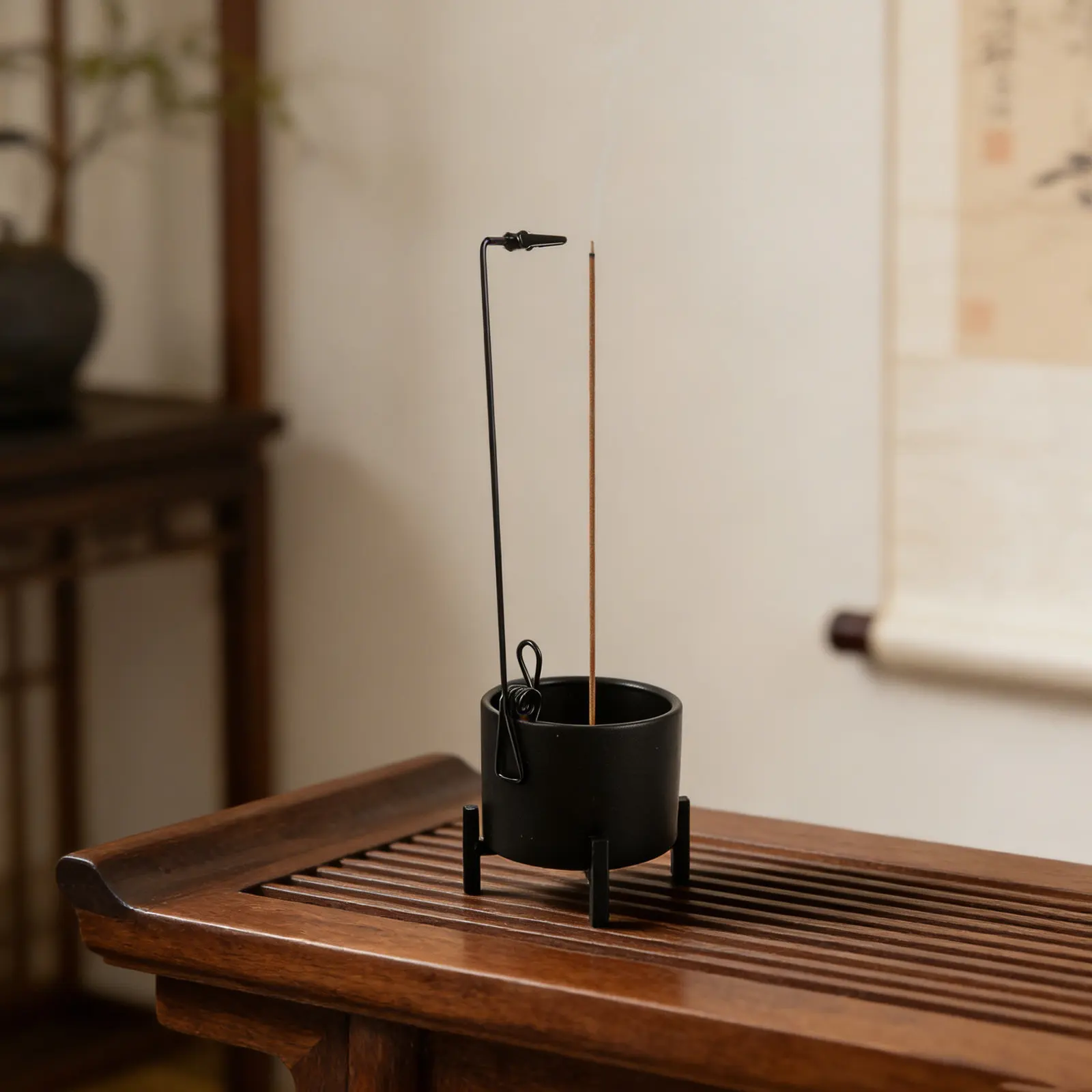 Black Iron Incense Burner Anti-Ash Flying Holder Stable Four-Leg Base Stick Incense Holder Tray for Meditation Yoga Home Decor