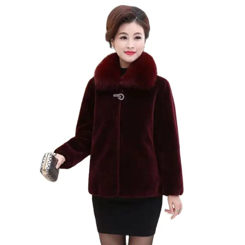 

Fashion Mom Dressed Middle-aged 2023 New Fur Coat Female Winter Fleece Warm Loose Fox Fur Cotton-padded Jacket Temperament Coat.