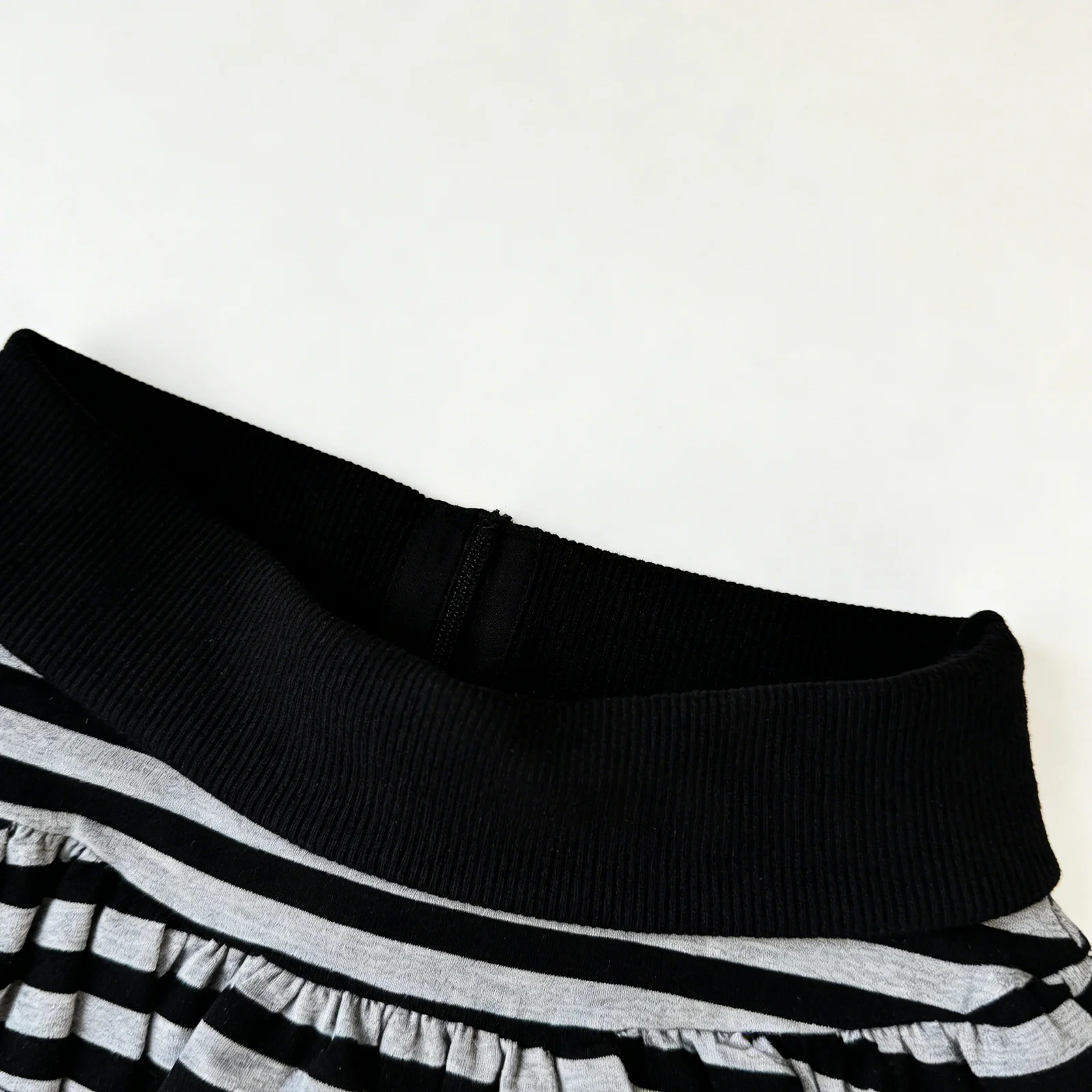 Pasiasta, seksowna, pikantna spódnica mini z niskim stanem, modna, codzienna, wyszczuplająca, modna spódnica na rok 2025.