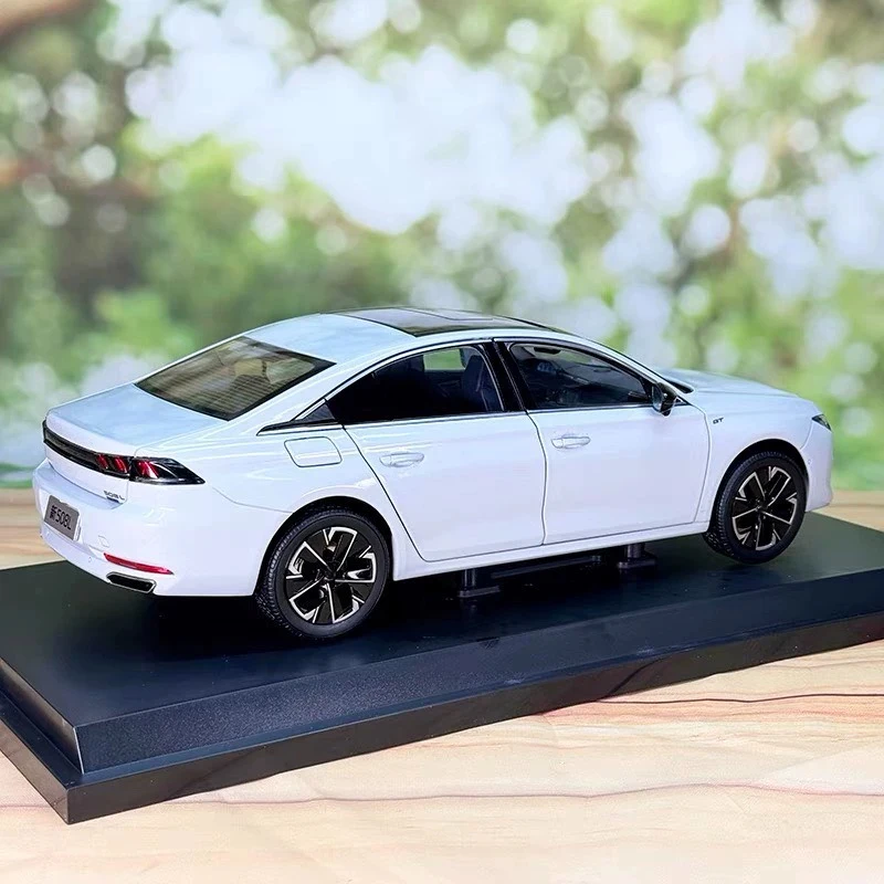

New 508L Alloy Simulation Car Model,Die-Cast Metal Replica,Decoration,Adult Collectible Display,Gift,White,1:18