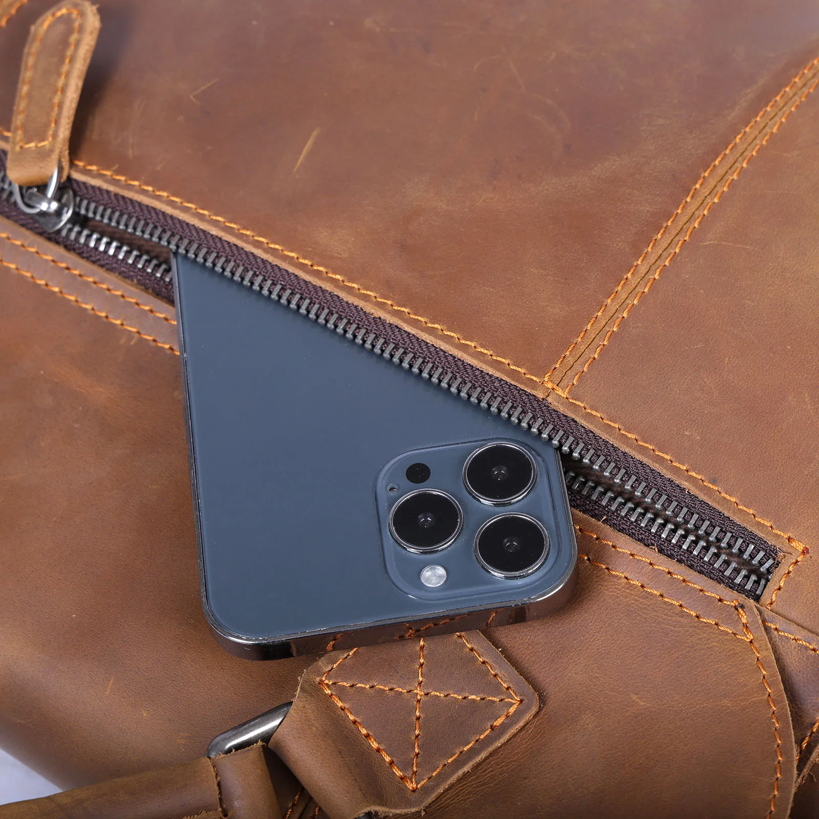 S.WORKER Vintage Herren-Umhängetasche aus Echtleder, Handgefertigte Crossbody-Tasche, Geschenk für Männer, für Handy & Schlüssel – Detail 19