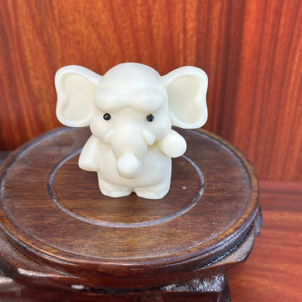 Ivory Nut Carved Cute Big Ears Lucky Elephant Figurine 5*5*3.5cm Home Desktop Craft Ornament