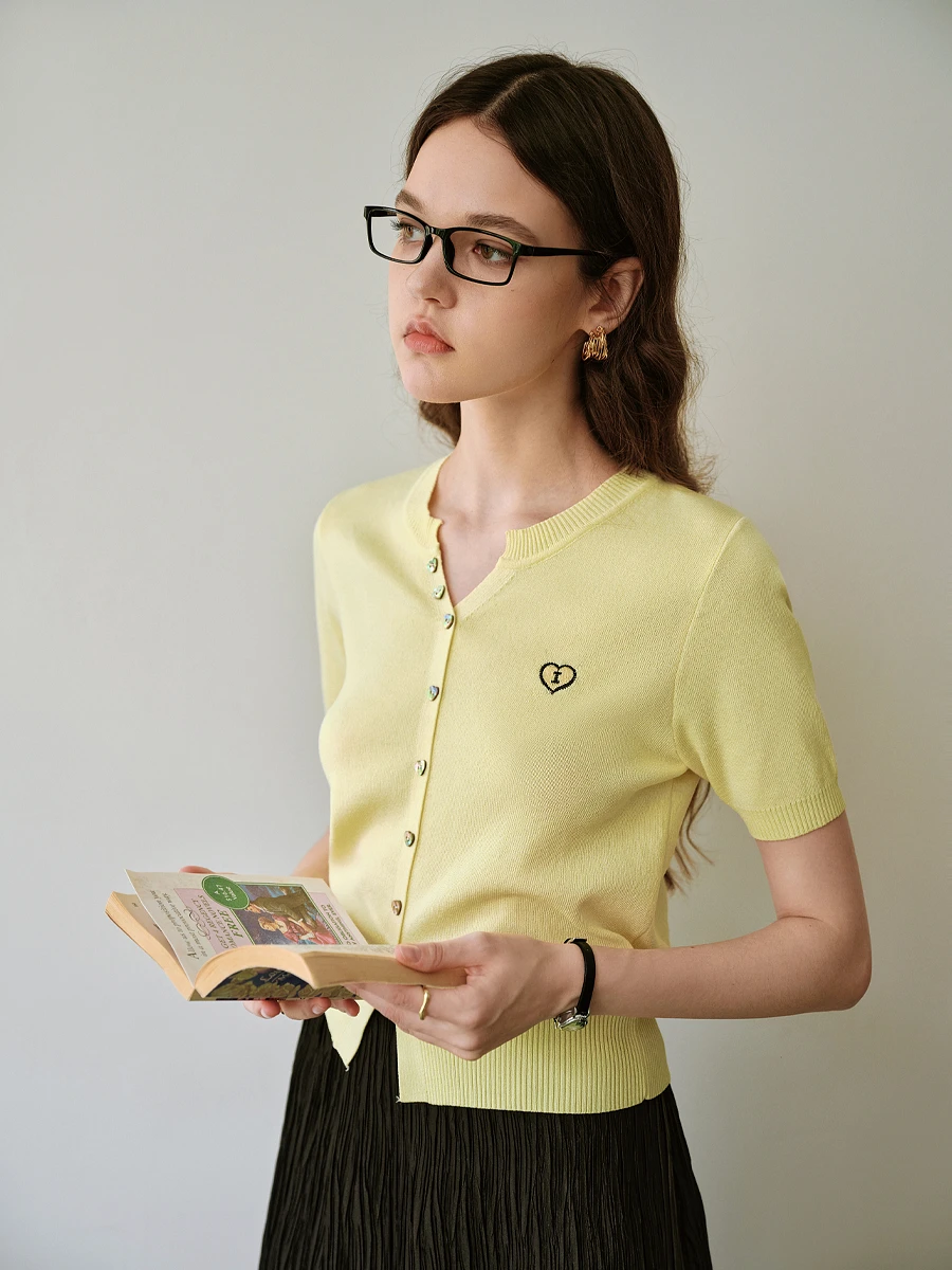 

OLrain Yellow Summer Cardigan Woman 2025 Embroidery Short Sleeve V-neck Knit Top Women Fashion Knitwear Women Clothes O57XZ98958