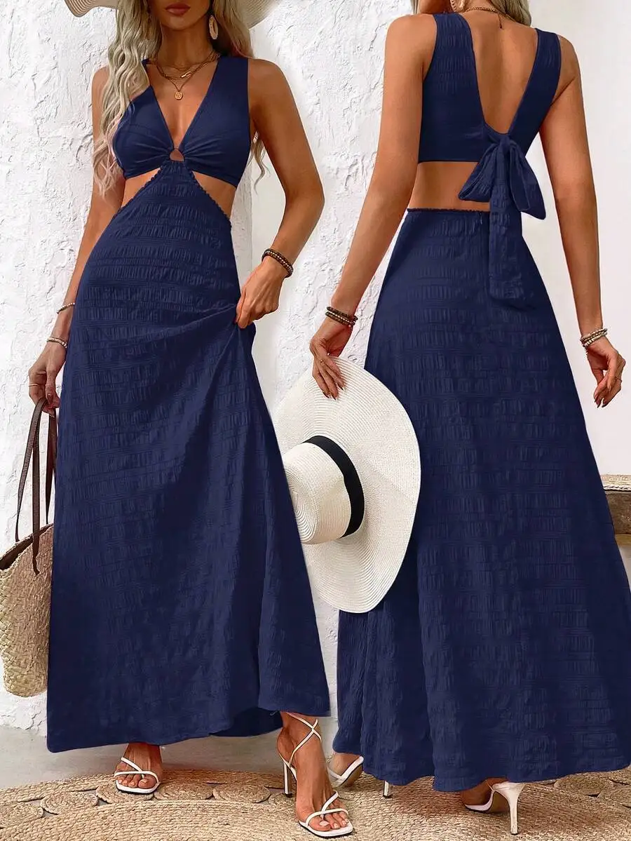 

Темно-синее макси-платье с V-образным вырезом и вырезами по бокам, с завязками на спине