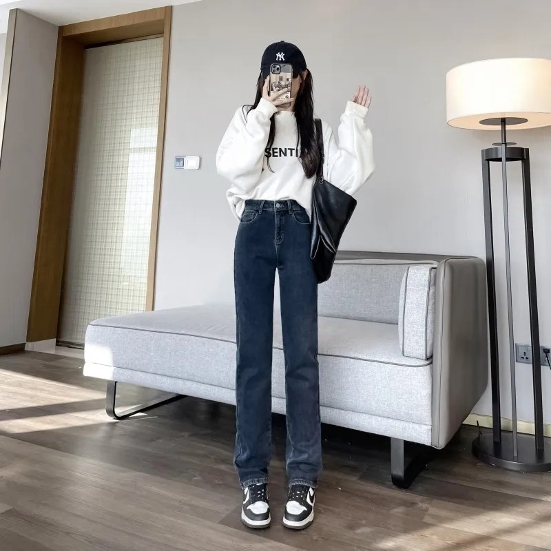 GUUZYUVIZ 여성용 스트레이트 플리스 청바지, 따뜻한 두꺼운 루즈 하이 웨이스트 벨벳 데님 팬츠, 2023 겨울