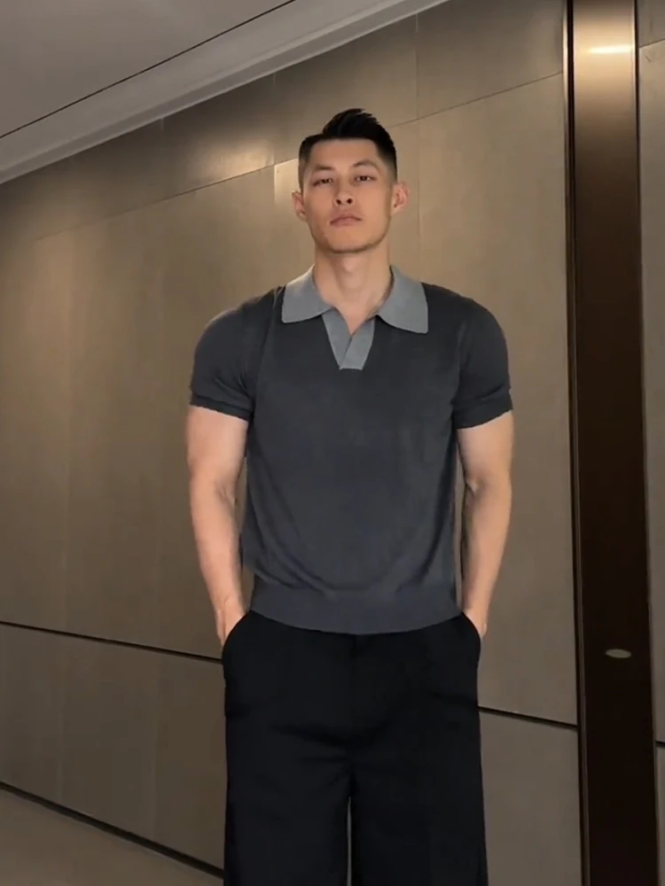 

Вязаная футболка из ледяного шелка с V-образным вырезом для мужчин, летняя модная футболка с открытыми плечами, дышащая, повседневная, свободного кроя