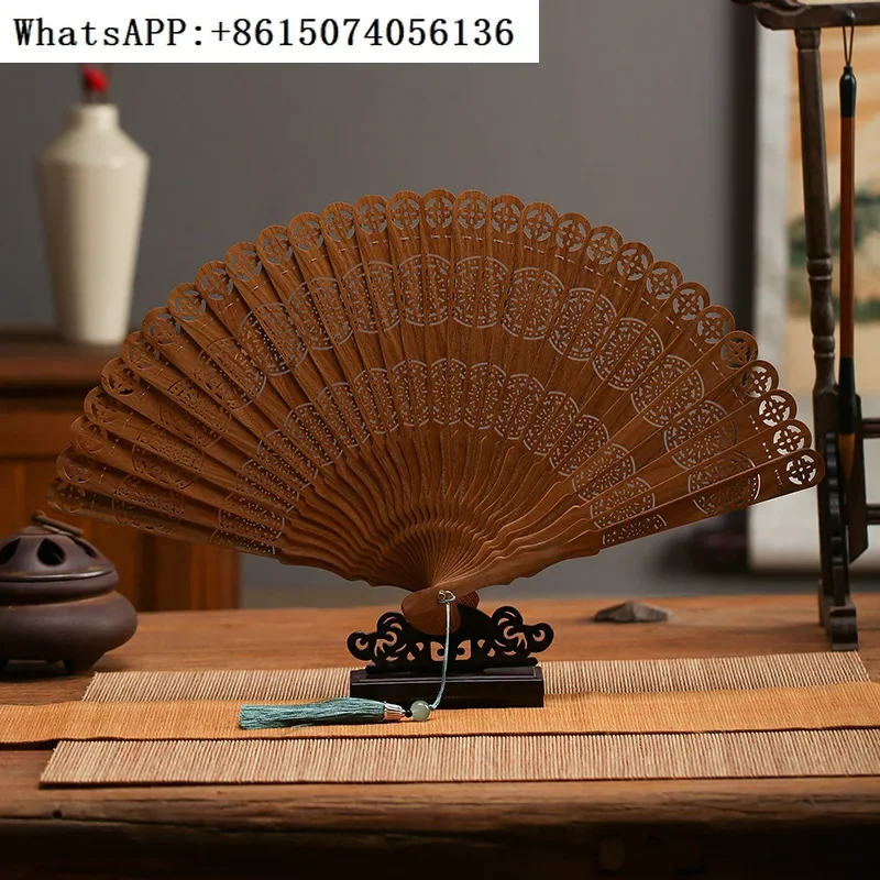Green sandalwood fan hollowed out craft, rosewood sandalwood, wood Su fan, folding fan, classical cultural toys