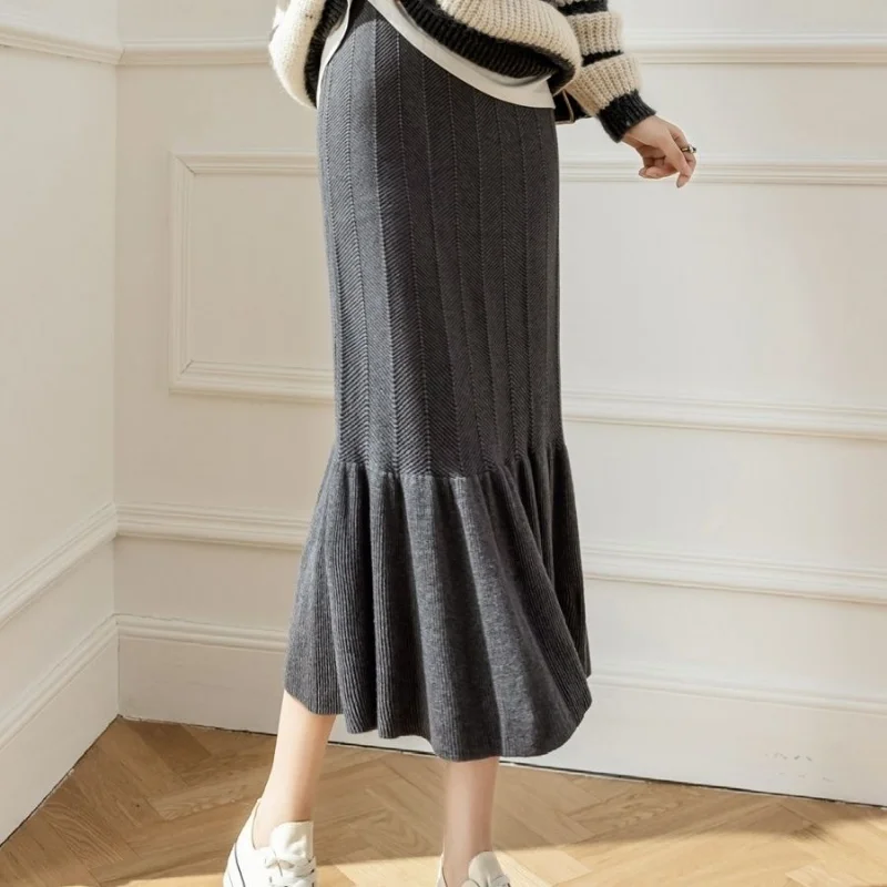 Knitted skirt design sense fish tail skirt autumn and winter 2023 cross covered skirt casual drop feeling hip wrap skirt female