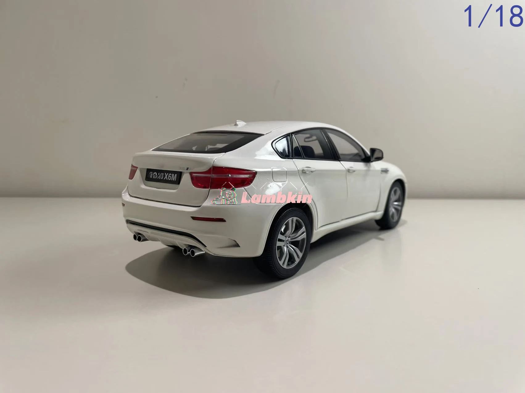 kyosho 1/18 diecast orignal bmw-X6M Specials Collectible Miniatures Gifts box light damage christmas gift home ornament