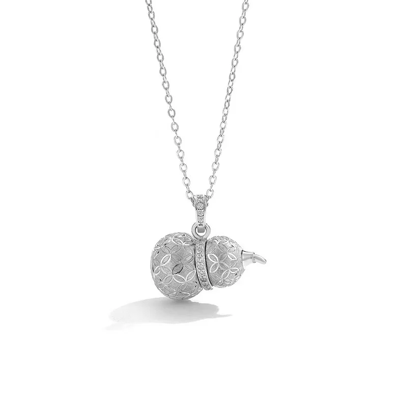 The S925 pure silver money-shaped copper coin pattern lotus pendant has a classic and retro style, and is exquisite.