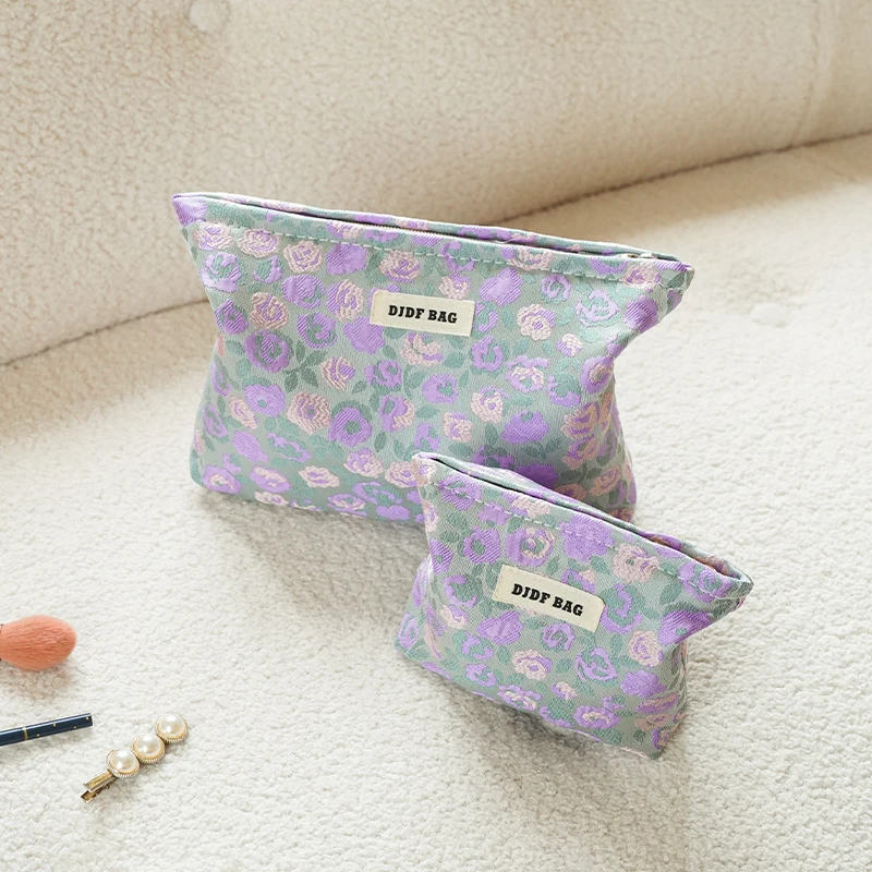 Women\'s Makeup Bag Portable Large Capacity Purple Flowers Cosmetics Storage Bag Zipper Design Travel Toiletry Bag Fashion Clutch