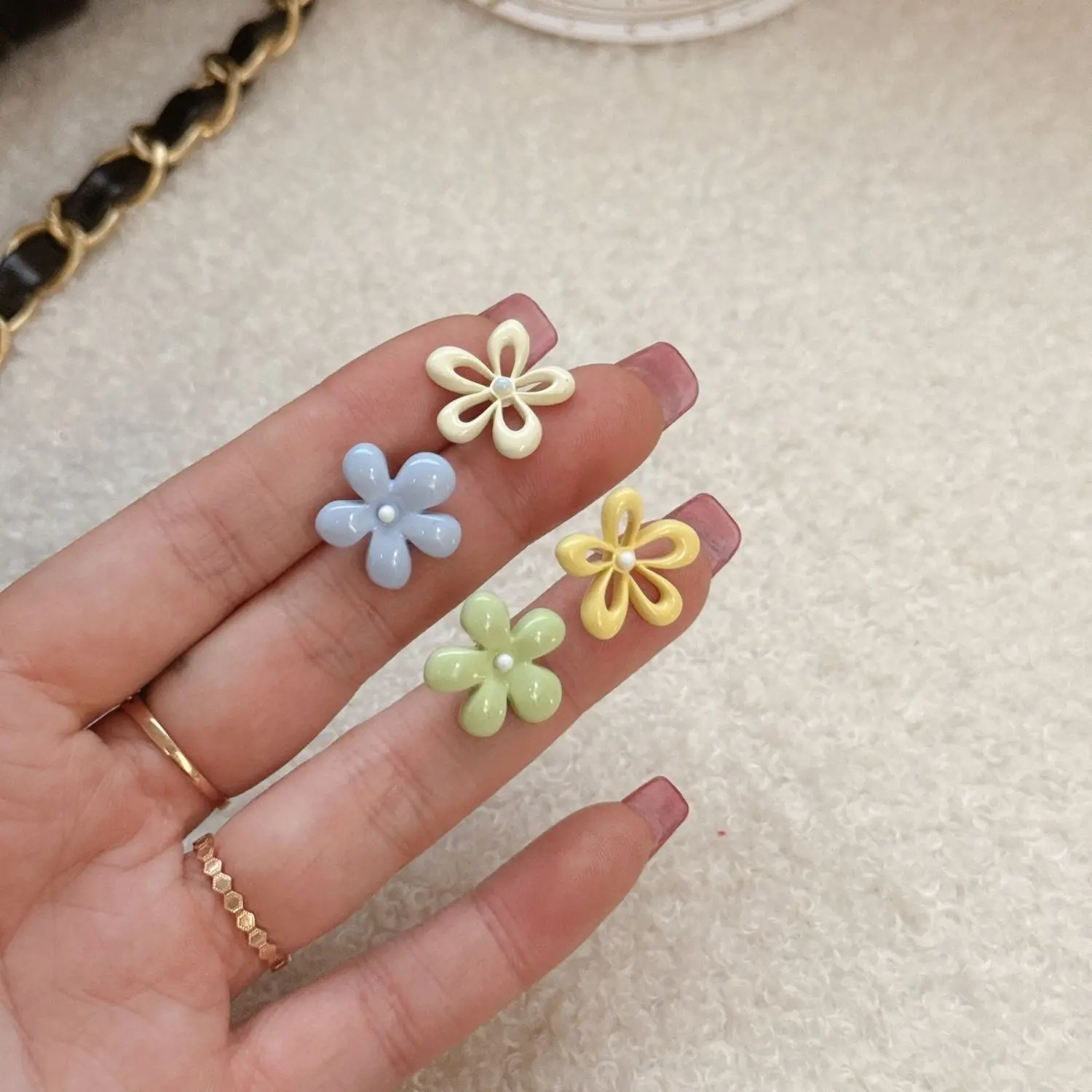 Pendientes de flores huecas de aceite de goteo, nuevos pendientes asimétricos frescos contrastantes, exquisitos pendientes bonitos y dulces, joyería de fiesta para mujer