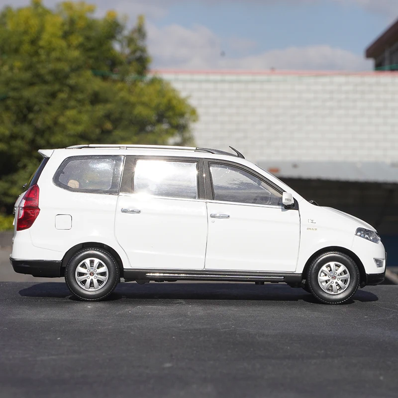 

1:18 SAIC-GM Wuling Hongguang S Alloy Full Open MPV Bread Alloy Simulation Car Model