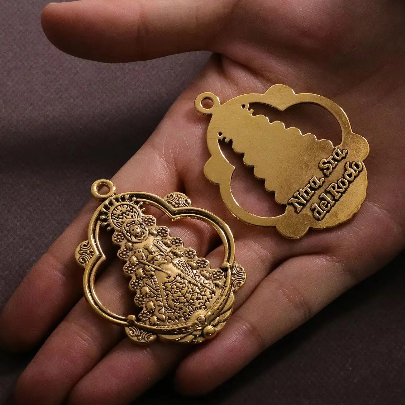 1Pcs Christian Nuestra Señora del Rocío Medal Holow Santa Virgen María Rocío Pendants Jewelry DIY Making Accessories