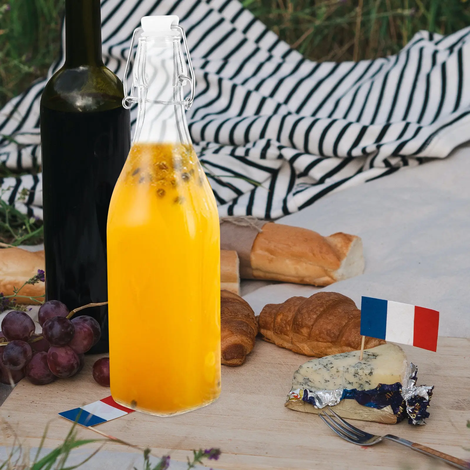 2Pcs Glass Flipping Buckle Sauce Bottles Sealed Oil Vinegar Juice Bottle for Kitchen Cooking Barbecue Baking Storage Container