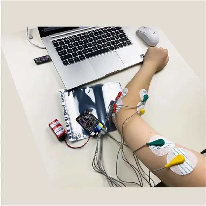 Dual channel EMG sensor kit for smart wearable devices with multi-channel customized muscle signal detection