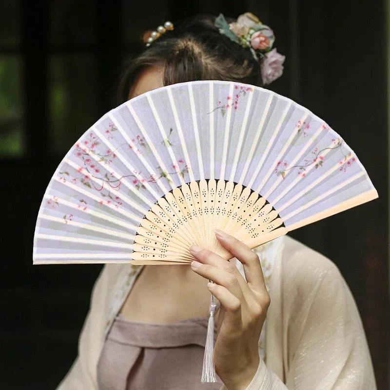 Chinesischer Stil exquisiter Fan elegante Frauen Hanfu Tanz Fan alten Stil Falt fächer mit Quaste Wohnkultur Fotografie Requisite