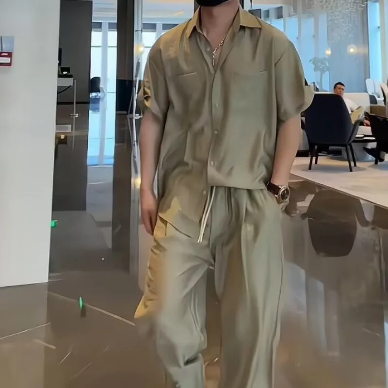 

2025 модная тонкая рубашка с короткими рукавами и брюки, дышащий повседневный свободный уличный корейский комплект из двух предметов, простой стиль