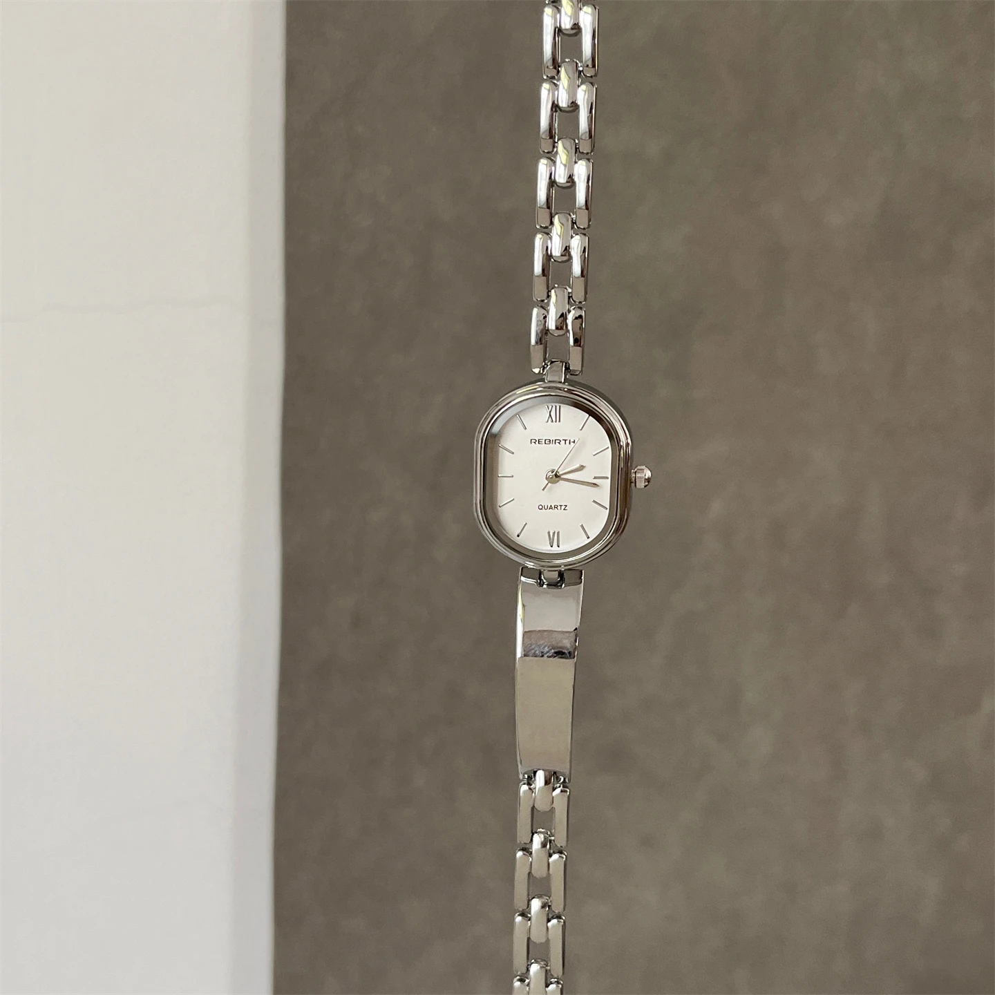 Zegarek damski kwadratowo-owalny o wysokiej wartości, uniwersalny zegarek kwarcowy w stylu koreańskim, zegarek damski, luksusowy i wysokiej jakości.