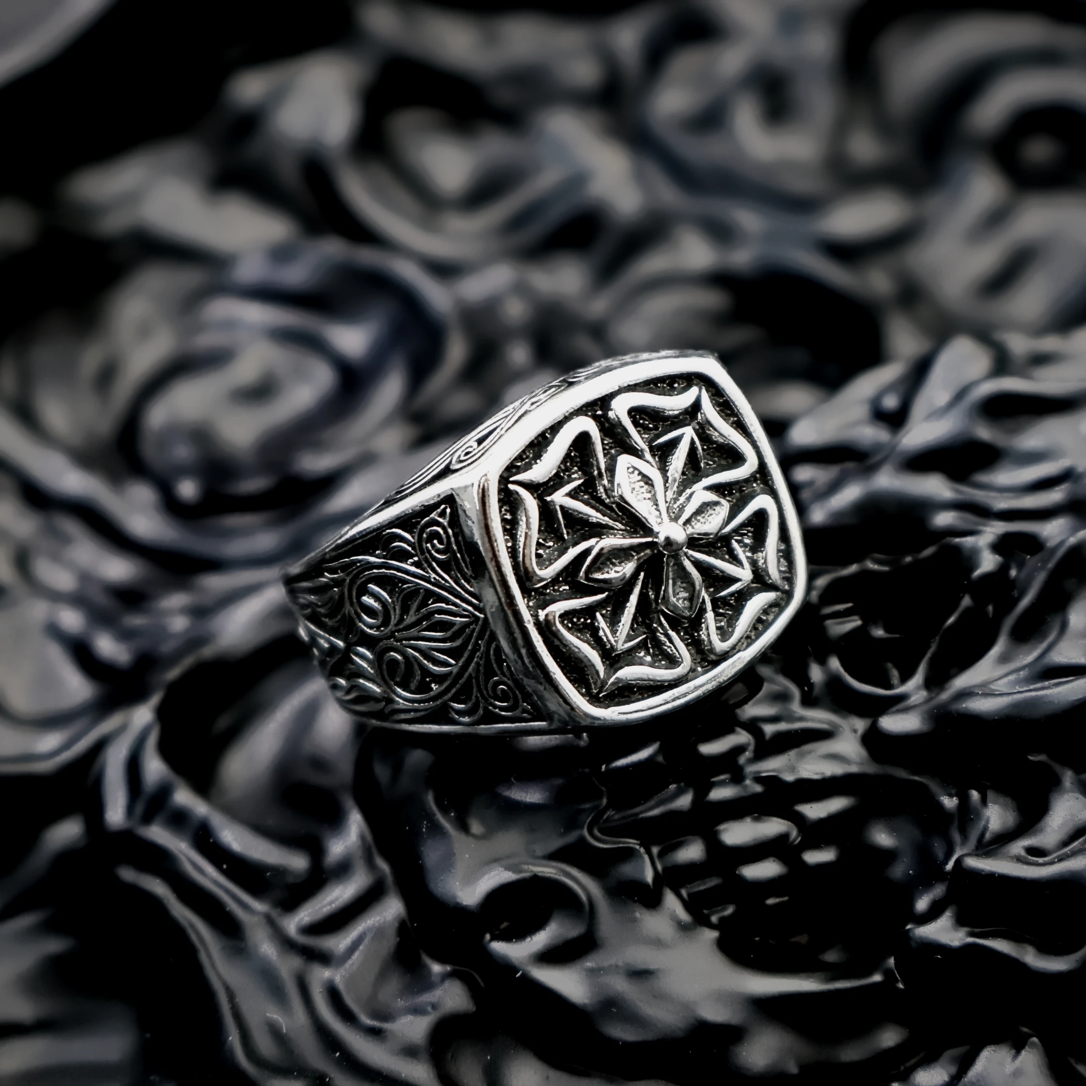 Retro „Floral Edge“ Vierblättriges Kleeblatt Verstellbarer Offener Ring für Männer, Versilbertes Messing, Gothic Punk Edgy Schmuck Accessoire Geschenk – Detail 10