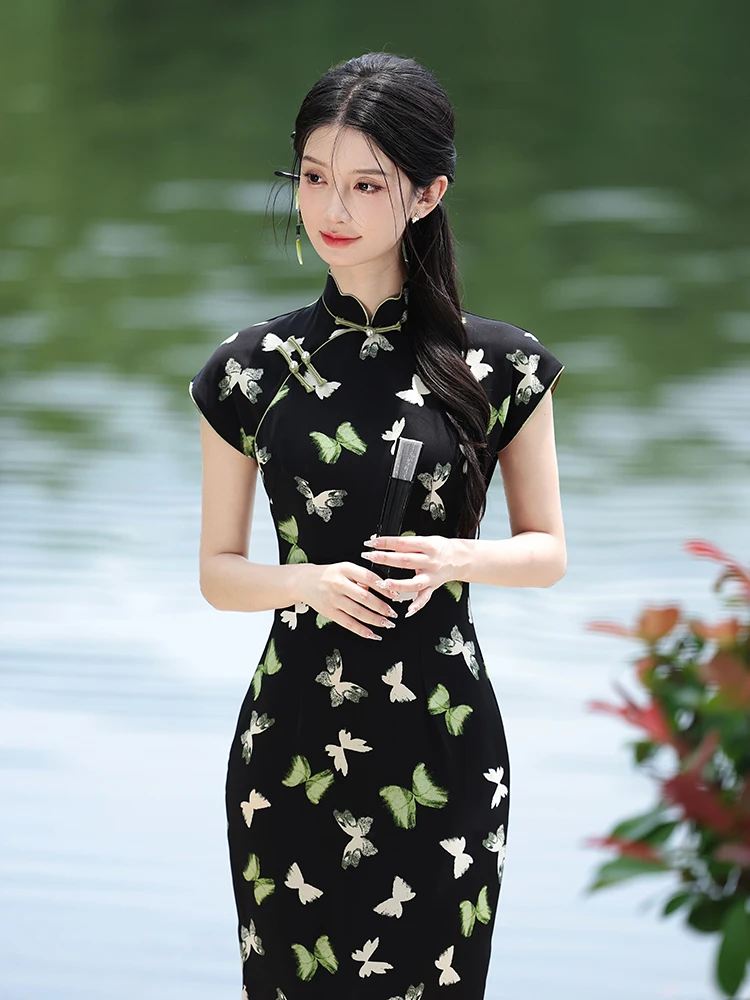

Новая китайская рубашка с полуоткрытым воротником, молодежный дизайн в стиле ретро, модная повседневная одежда в стиле Республики Китай, с коротким рукавом и цветочным узором.