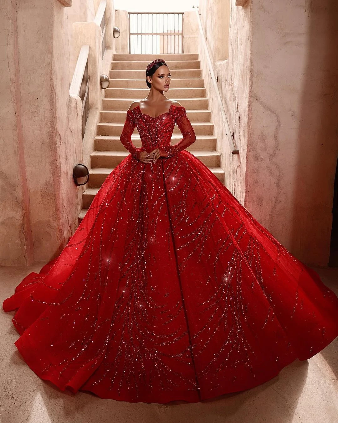 Vestido de Baile Vermelho com Apliques, lantejoulas, Cristais Beading, Vestidos De Noiva De Renda, Trem De Escova, Tamanho Grande, Vestidos De Casamento Coloridos Personalizados