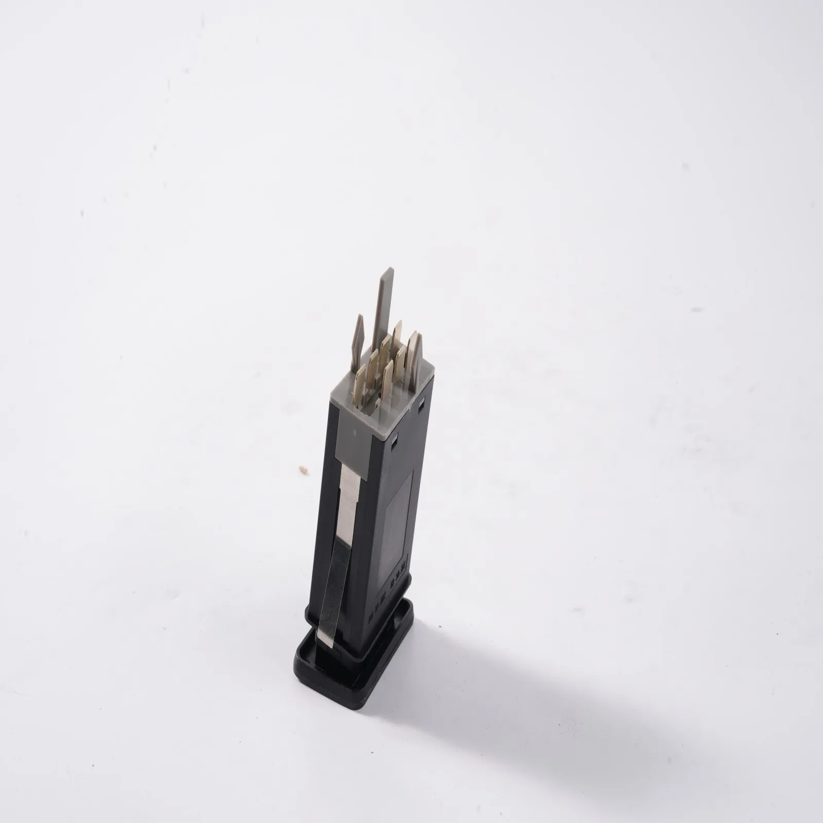 

Выключатель аварийного сигнала 1J0953235J для Golf Bora MK4 1998-2006 A3 1997-2003 гг.