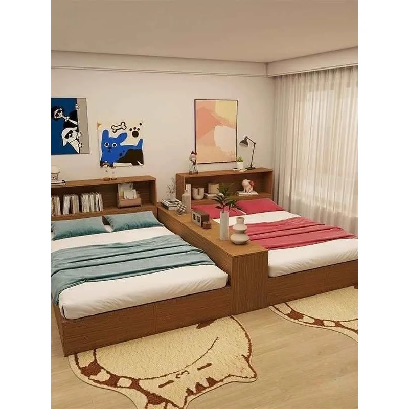 One male and one female separate beds are not double beds, the bed is a tatami bed with partition, and the locker is integrated.