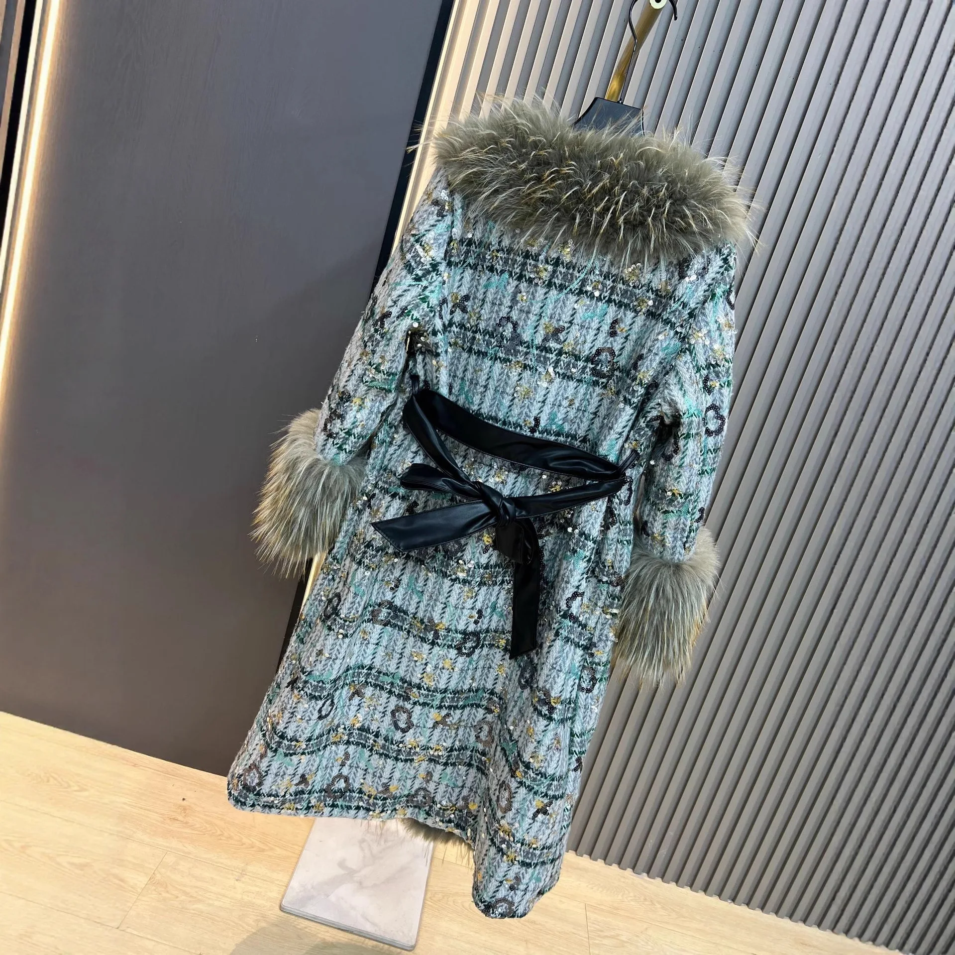 2025 شتاء جديد فو الفراء المرقعة سميكة معطف الموضة للنساء أنيقة سترة فضفاضة غير رسمية معطف الشتاء النساء