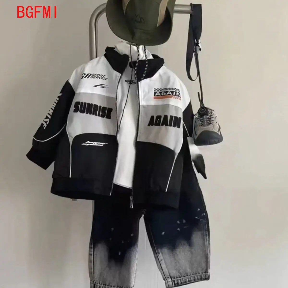 

Верхняя одежда для мальчиков, детская осенняя одежда, новинка 2024, модный топ для мальчиков, мотоциклетная куртка с надписью на молнии + джинсовый комплект, наряды