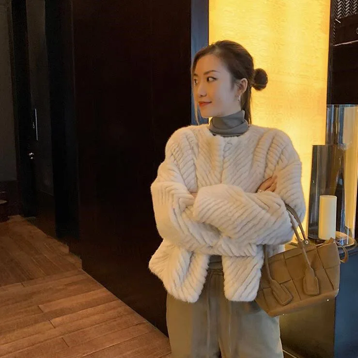 

Elegant Mink Like Plush Coat Women Winter Round Neck Short Herringbone Pattern Faux Fur Jacket