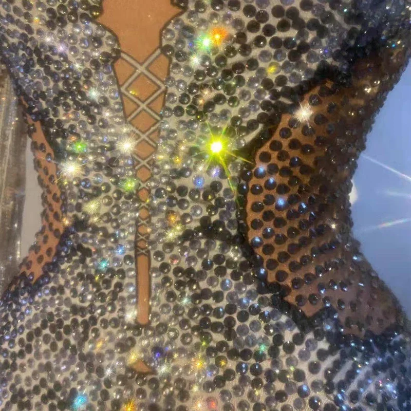 بدلة للجسم بأحجار الراين الفضية اللامعة وأكمام شرابات ترتر ثياب نسائية راقصة جوجو زي مغني المسرح الهذيان XS2738