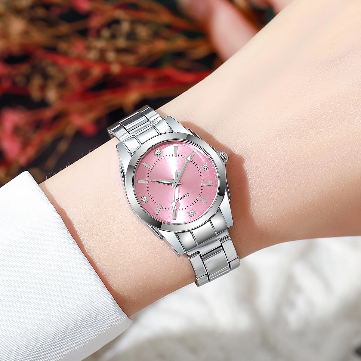 1Pcs Women's Gift Watch Simple Fashion Scale Dial Classic Trend Temperament Casual Quartz Watch ( Box Not Included )