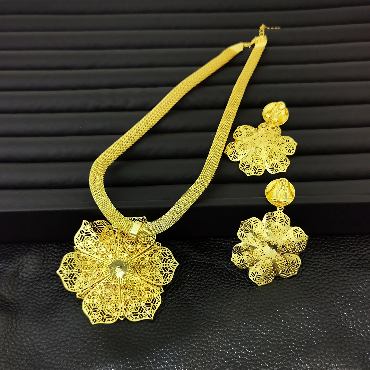 Gold Color Flower Dubai Jewelry Sets For Women Big Choker Necklace & Earrings Weddings Party Sets African Accessories MANILAI