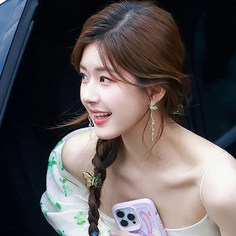 فراشة طويلة الشرابة أقراط المرأة الجديدة 2025 الفاخرة أربع أوراق البرسيم تصميم فريد الراقية أنيقة الأذن مجوهرات