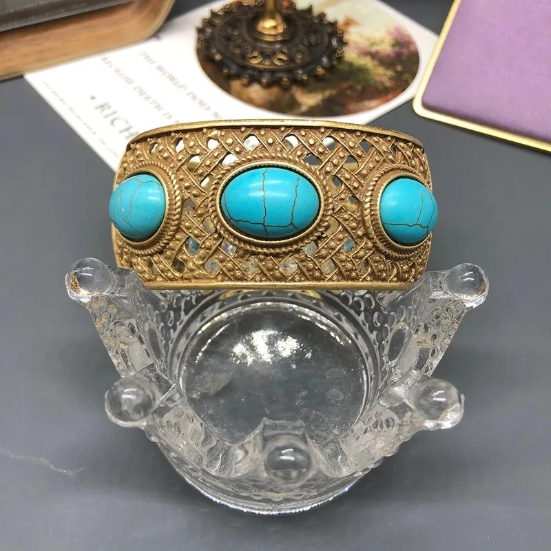 

Retro Court Style Female Trendy Bracelet Old Russian Real Gold Turquoise Versatile Bracelet Hollow Engraved Pattern Jewelry