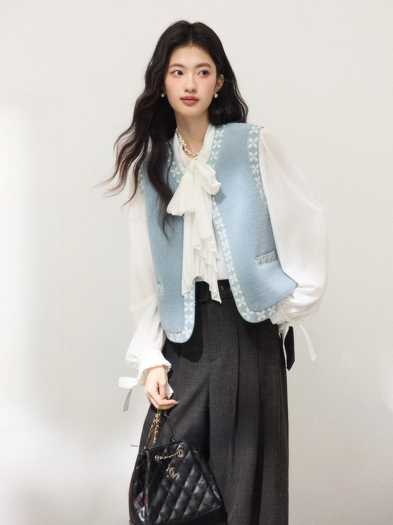 

ORWhite Knitted Embroidered Vest Women's Svel Blue V-ne Design Retro Inner Wear Tank Top Winter Layering