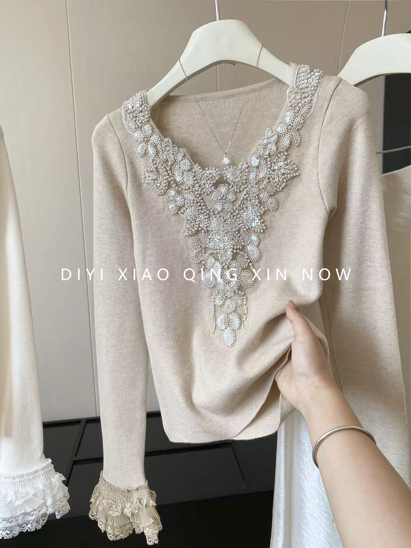 Women's Lace V-Neck Knitted Base Shirt Autumn Gentle Style Bell Sleeve Slim Fit Inner Wear Top Pure Color Long Sleeve Polyest...