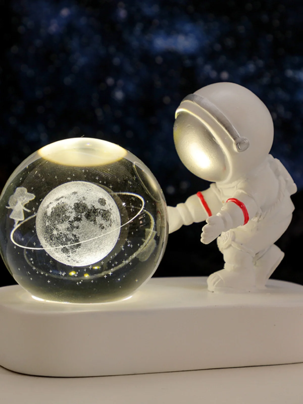 

Astronaut nightlight crystal ball display astronaut tabletop decoration birthday gift