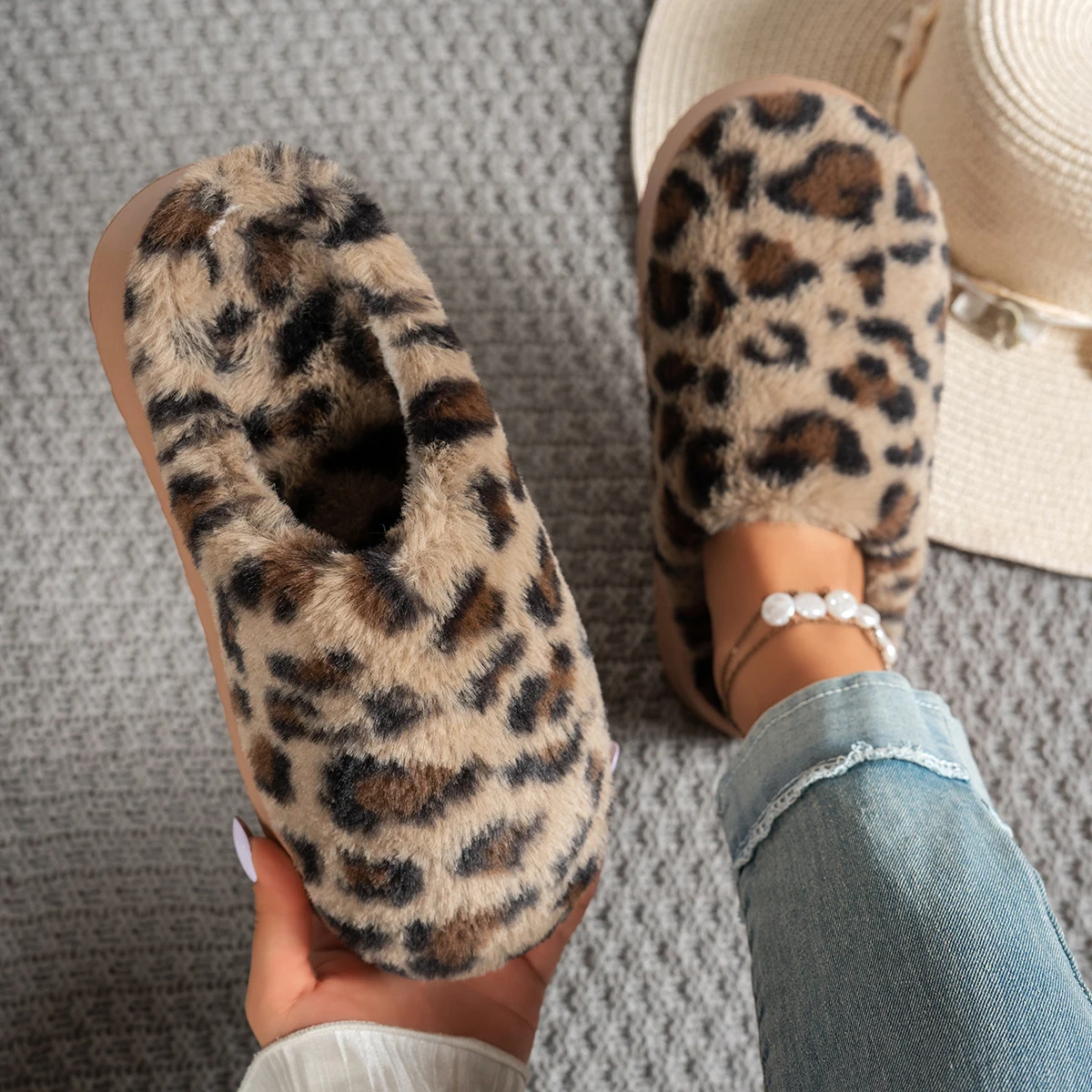 Women's Versatile Casual Flat-Soled Comfortable Warm Indoor and Outdoor Closed-Toe Thick-Soled Slippers for Autumn and Winter